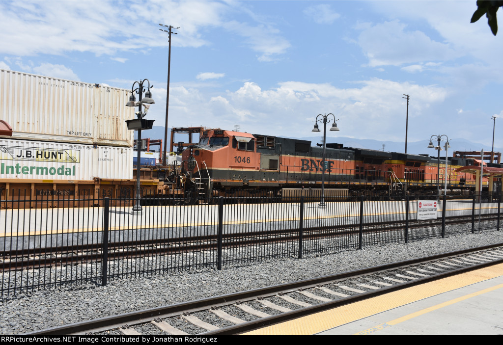 BNSF 1046